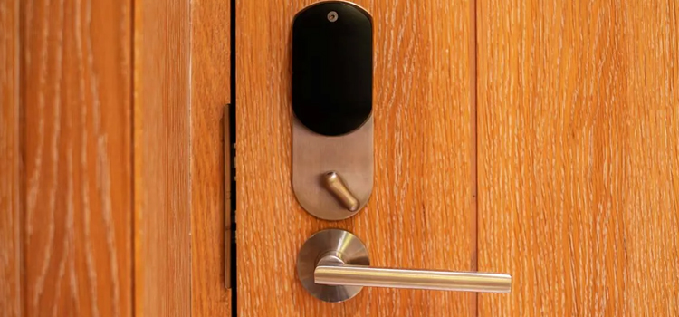 Automatic Locking Door Knob Chowchilla